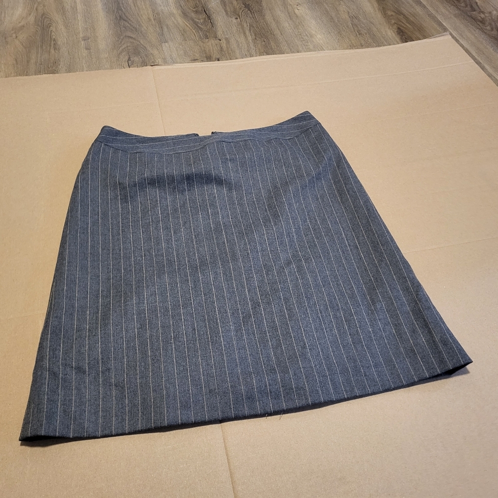 Casual Corner Gray Pinstripe Wool Blend Career Skirt Size 10 Preppy Academia